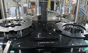 全自動回轉(zhuǎn)式數(shù)控不干膠貼標(biāo)機(jī)-XTHZ-928S型