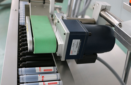 真空管臥式貼標機